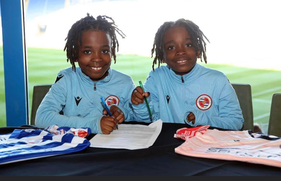 Micah & Omari sign for Reading